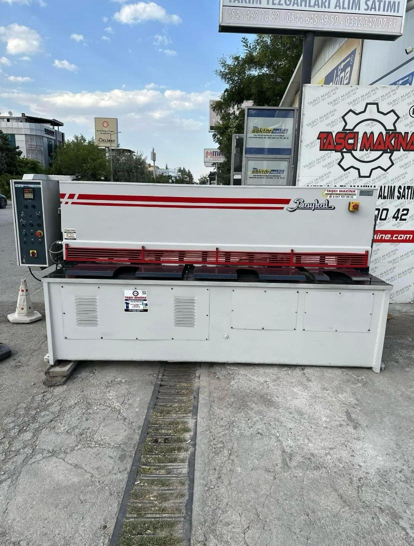 TAŞCI MAKİNADAN   2600 BOY 6 MM BAYKAL MARKA   NC KONTROL ARKA DAYAMA ELEKTİRONİK   HİDROLİK GİYOTİN